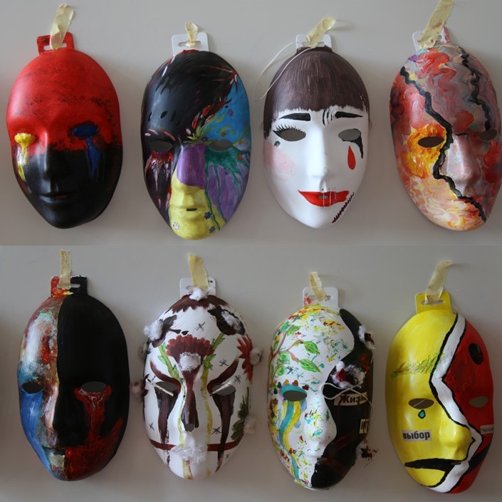 2023. Atelier masques. L'humain et l'inhumain. Strasbourg. Lycée Pontonniers, en seconde russophone